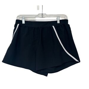 Under Armour Women’s Size M Black Shorts